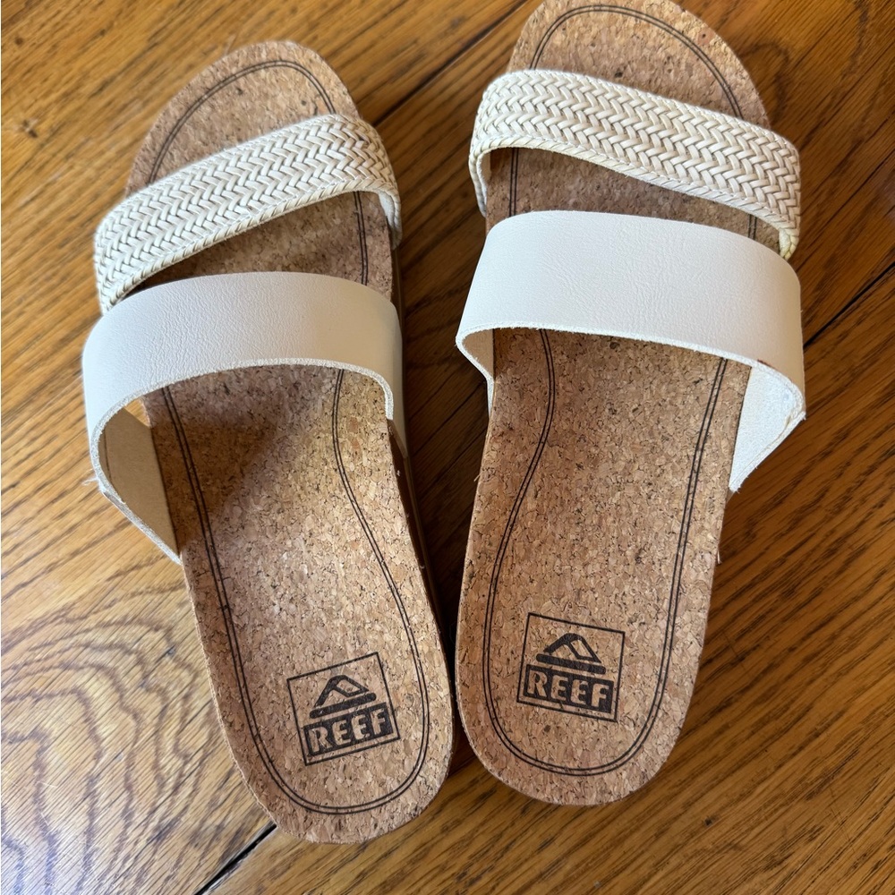 Reef Women's Cushion Vista: Cream and Tan Sandals